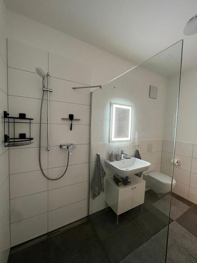 Luxurioeses Apartment Fuer 4 Personen, Neubau, Parkplatz Free Bochum Esterno foto